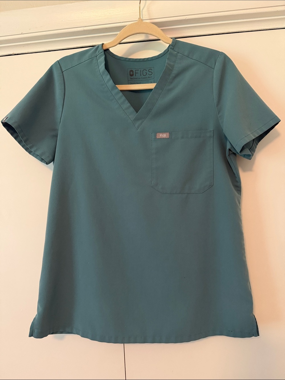 Small Catarina figs scrub top